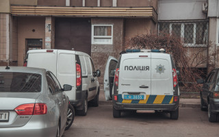 У Києві чоловік викинувся з 16-го поверху