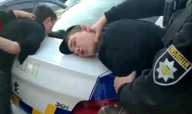 Зухвалих підлітків у Києві швидко заспокоїли (відео)