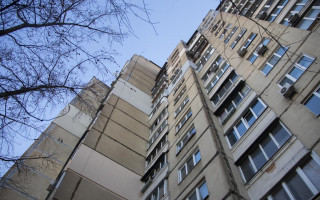 В Киеве пенсионер выбросился из окна многоэтажки