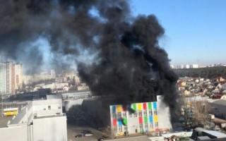 В Киеве вспыхнул мощный пожар в бизнес-центре ModnaVilla: есть пострадавшие