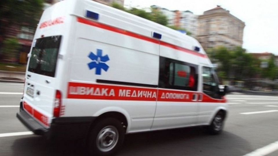 Инцидент в школе: в Киевской области ребенку на голову упала плитка