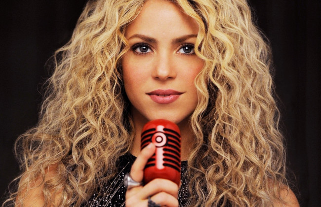 Шакира спела в суде, а в дом Тейлор Свифт проник взломщик: последние новости шоубиза