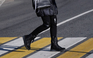 Серьезное ДТП в Харькове: водитель проехал на красный свет и снес женщину