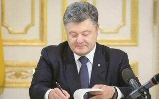 Порошенко подписал указ о праздновании Дня памяти и примирения