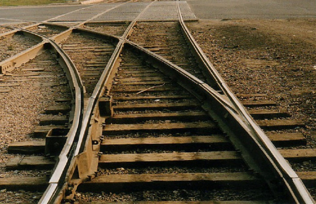 В Киеве мужчина прыгнул с моста под скоростной трамвай