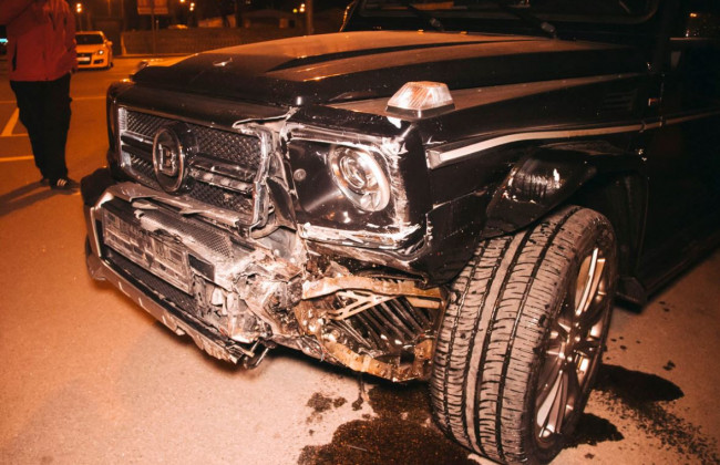 Елітна ДТП у Києві: п’яний водій протаранив Mitsubishi і зачинився в авто