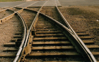 В Киеве мужчина прыгнул с моста под скоростной трамвай