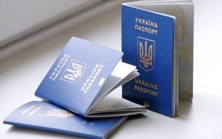 Отримання паспорта-книжечки: віряни протестують під ДМС, що «саботує» рішення Верховного Суду