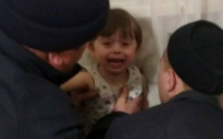 Инцидент под Киевом: ребенок застрял в батарее