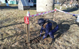 Под Киевом на игровой площадке детсада нашли шесть мин