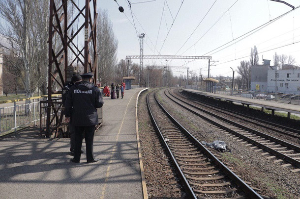 Трое детей остались без отца: в Днепре поезд переехал невнимательного мужчину