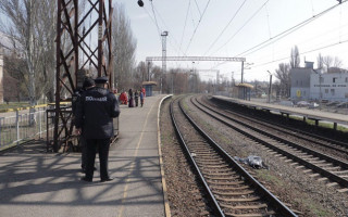 Трое детей остались без отца: в Днепре поезд переехал невнимательного мужчину