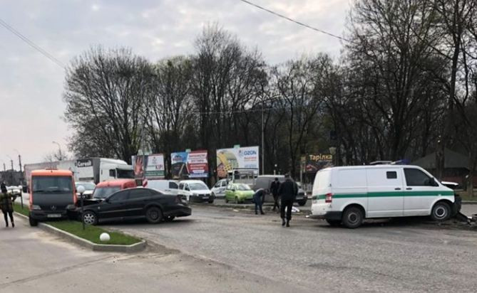 Масштабное ДТП на Закарпатье: столкнулось пять автомобилей