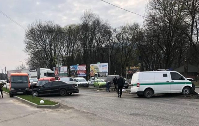 Масштабное ДТП на Закарпатье: столкнулось пять автомобилей