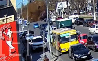 Автомобиль подняло в воздух: появилось видео мощного взрыва в Одессе