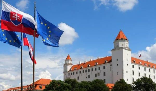 Политический скандал: в Словакии по ошибке запретили иностранные гимны