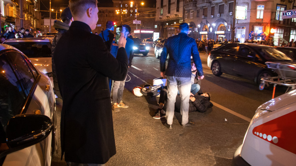 ДТП в Киеве: скутер «снес» пешехода