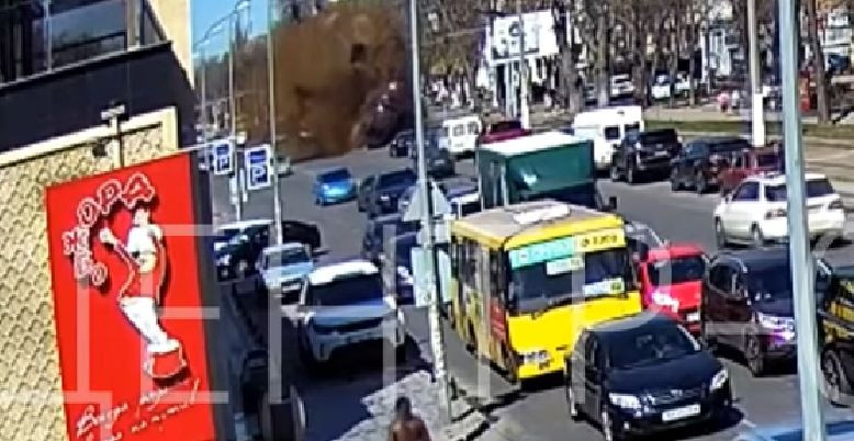 Автомобиль подняло в воздух: появилось видео мощного взрыва в Одессе