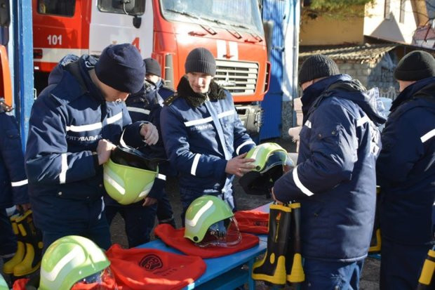 Детская площадка в Киевской области провалилась под землю: есть подробности