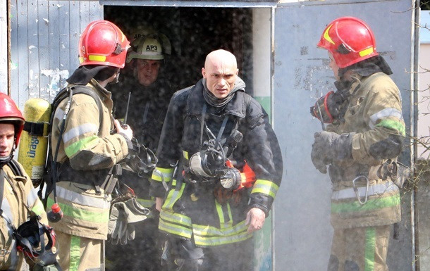 В Винницкой области вспыхнул мощный пожар на птицефабрике: первые подробности