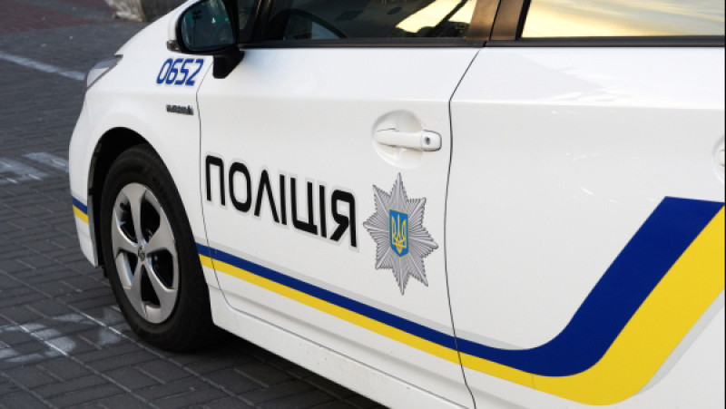 Стоит на АЗС сутки: патрульные в Киеве бросили автомобиль