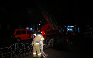 В Киеве вспыхнул пожар на балконе многоэтажки: подробности происшествия