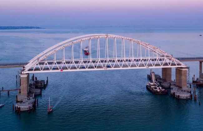 Оккупанты заявили о новой проблеме с Крымским мостом: подробности