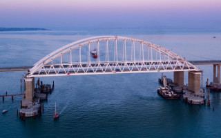 Оккупанты заявили о новой проблеме с Крымским мостом: подробности