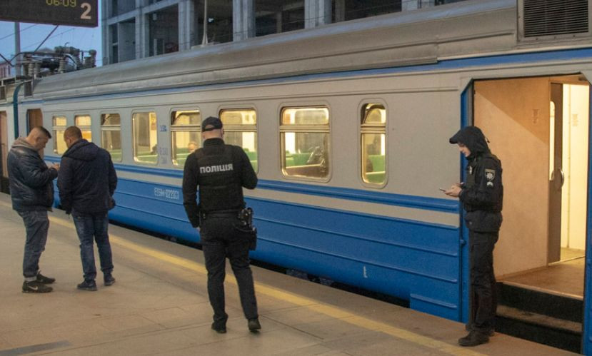 Смертельный инцидент в киевской электричке: что произошло
