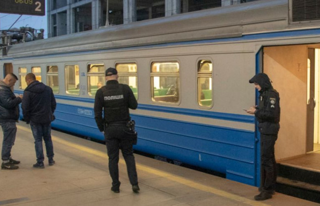 Смертельный инцидент в киевской электричке: что произошло