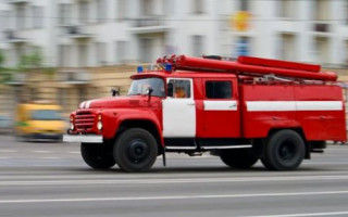 В Черновицкой области вспыхнул мощный пожар на кладбище: подробности