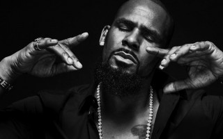 R Kelly дал 28-секундный концерт, а Анджелина Джоли требует от Брэда Питта $400 миллионов