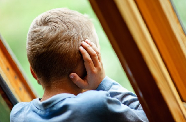 Син ходив по краю чотириповерхового будинку: суд притягнув до відповідальності горе-матір