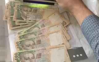 Брала «данину»: лікар-невролог дитячої лікарні погоріла на хабарі