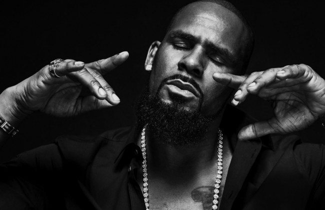 R Kelly дал 28-секундный концерт, а Анджелина Джоли требует от Брэда Питта $400 миллионов