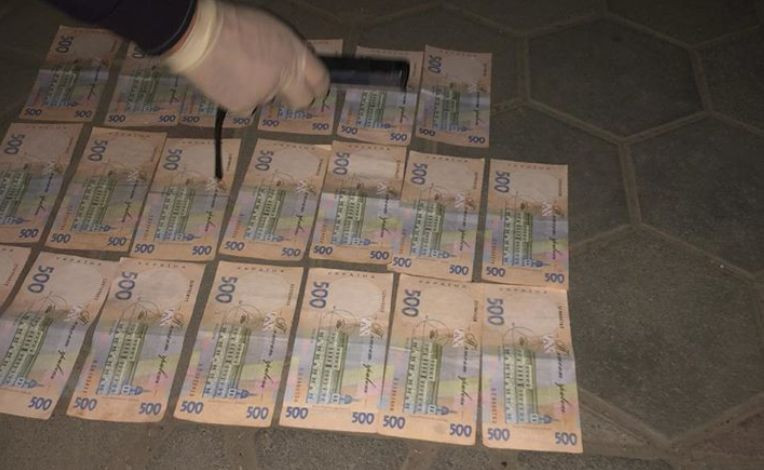Отримав 10 000 гривень хабара: ДБР затримало оперуповноваженого ДФС