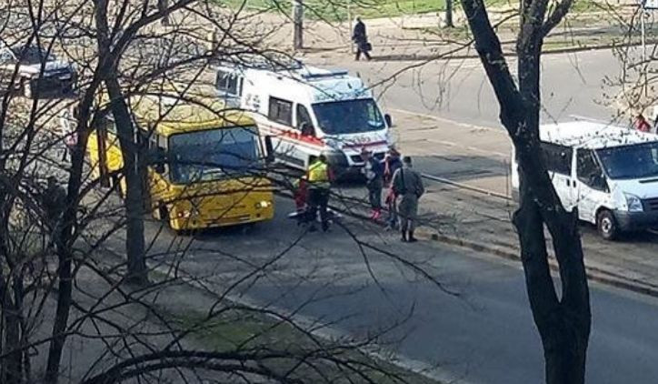 Водитель маршрутки в Киеве на скорости сбил женщину