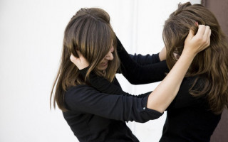 Скандал в школе Хмельницкого: девушки устроили хладнокровную расправу