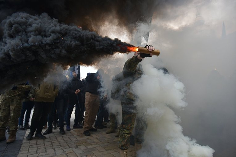 Stereo Рlaza забросали дымовыми шашками: акция протеста в Киеве