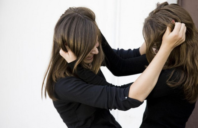 Скандал в школе Хмельницкого: девушки устроили хладнокровную расправу