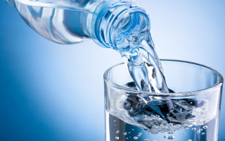 Утро нужно начинать стаканом воды: медики объяснили причины
