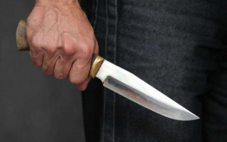 Вдарив ножем сусіда через непристойності на адресу дружини: суд виніс вирок
