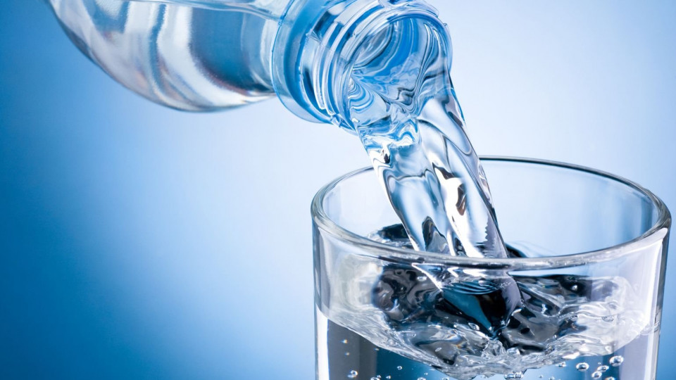 Утро нужно начинать стаканом воды: медики объяснили причины