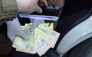 Брав хабарі: на Луганщині затримали керівника управління ДФС