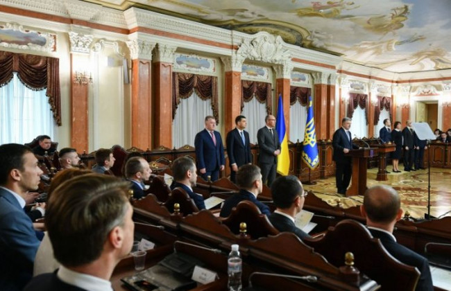 Антикорсуд має стати справжньою опорою держави у боротьбі з корупцією, — Порошенко