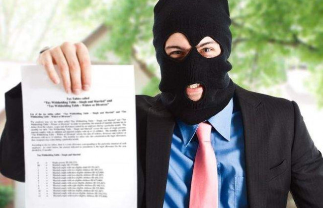 Офіційно: колекторам заборонили вдиратися у житло боржників