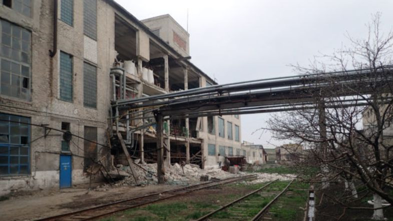 Мощный взрыв прогремел на заводе в Луганской области: есть подробности