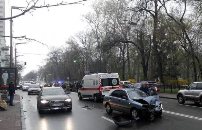 Есть пострадавшие: в Киеве произошло тройное ДТП