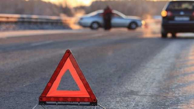 Опозорили на весь Киев: пьяного водителя привязали к столбу