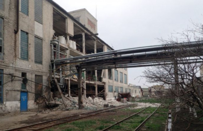 Мощный взрыв прогремел на заводе в Луганской области: есть подробности